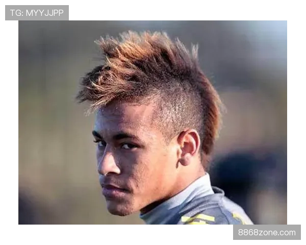 内马尔今天这发型，是要去拍时尚大片还是直接开派对啊？