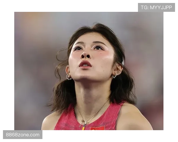 吴艳妮赛前涂指甲油的样子，真当自己是去走红毯？