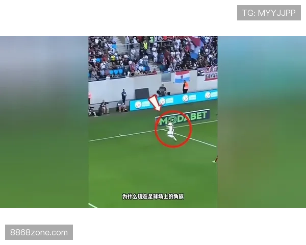 场外暴力行为如何影响足球规则判罚的边界和执行机制？