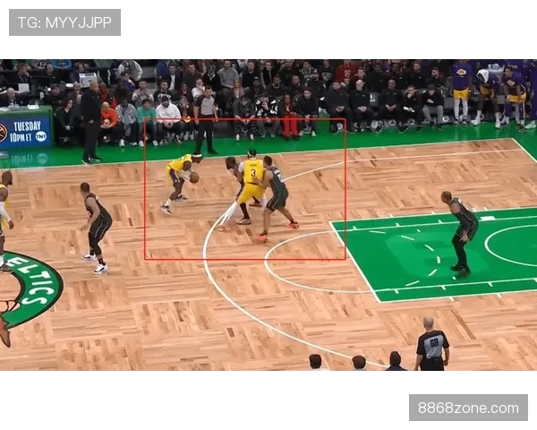 拉人犯规判罚逻辑：阻挡、牵扯与裁判判定标准