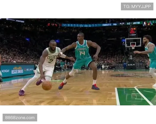 NBA翻腕违例判定细节解读：如何识别与避免这个常见争议动作？